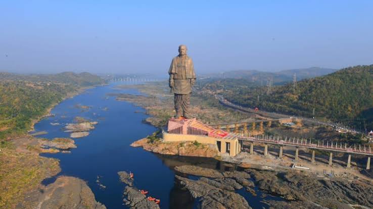 statue
